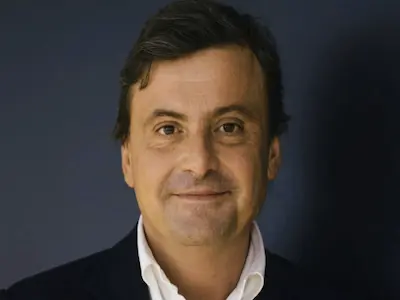 Carlo Calenda raccomanda QuantgenX AI